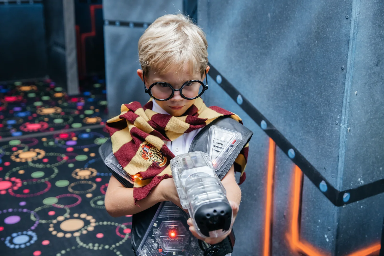Первое знакомство ребёнка с экипировкой в LaserLand Казань