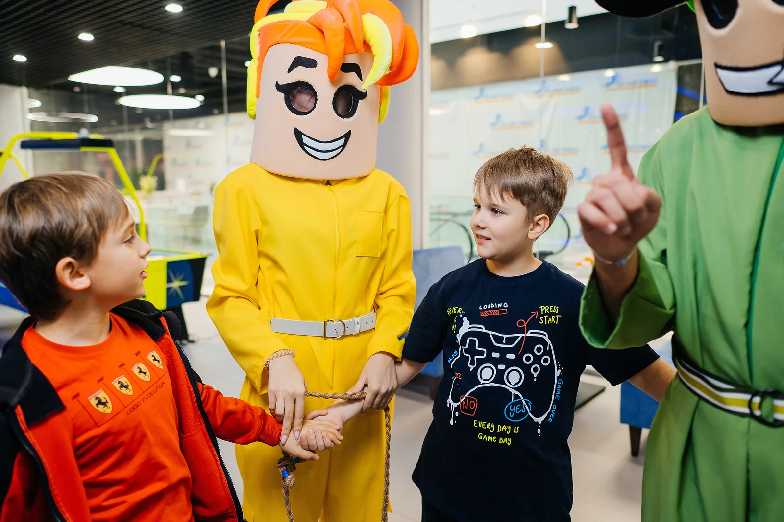 Живое общение детей во время программы в LaserLand Казань