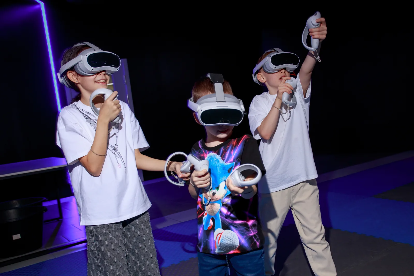 Совместная игра в виртуальной реальности в LaserLand Казань